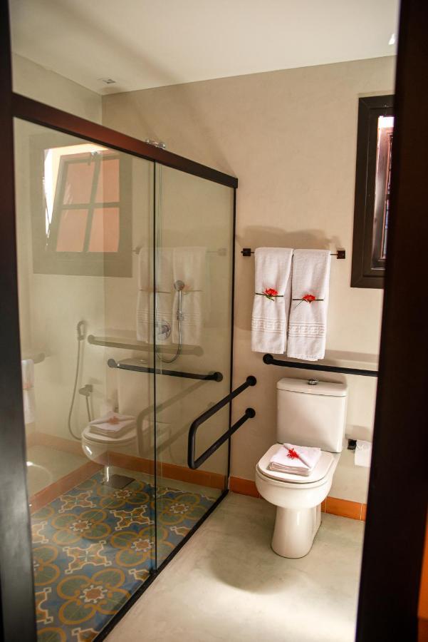 King Suite with Pool View